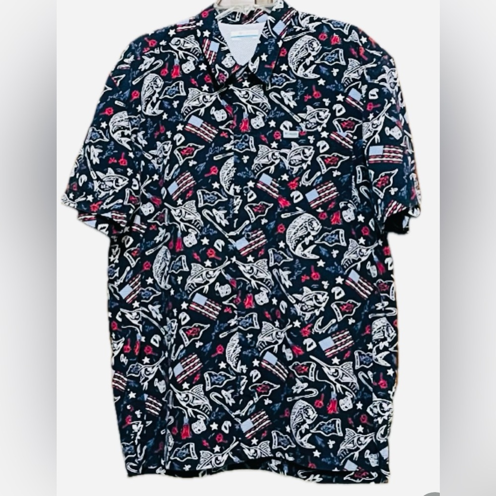 EUC. Columbia Men's Fishing Shirt. Navy, red and white. Men’s size M.